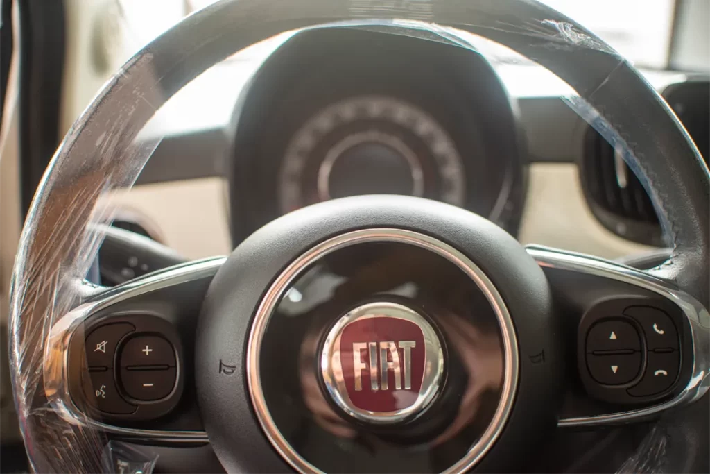 [VOLANTE FIAT ENFOCADO]